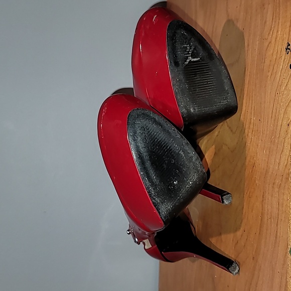 GUESS Red Patent Round-Toe Heels SZ 7 - Picture 6 of 8